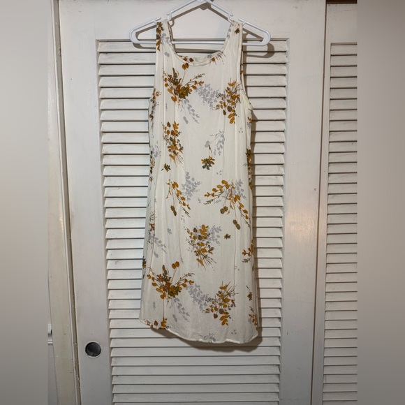 Maurices Dresses & Skirts - Maurices White and Gold Floral Mini Dress